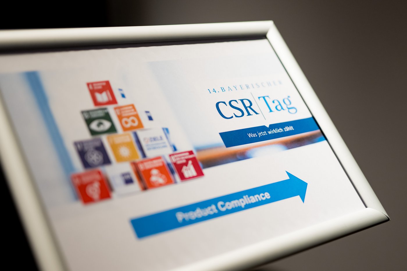Das Bild zeigt ein Schild zum CSR Tag