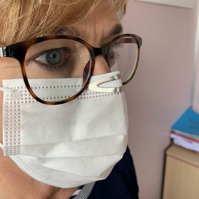 DAs Bild zeigt eine Mund-Nasen-Maske.