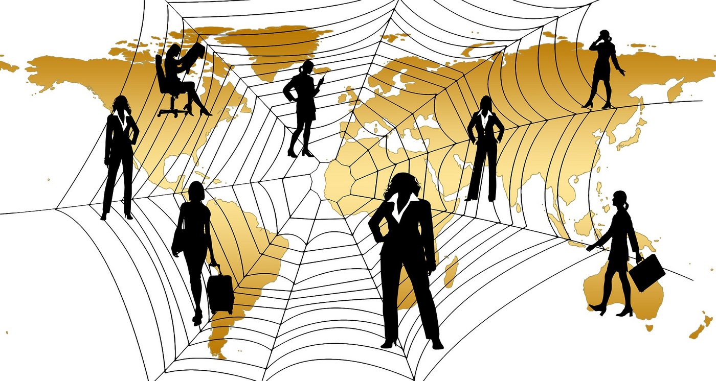 Das Bild zeigt ein Spinnennetz, die Weltkarte und Mitarbeiter.